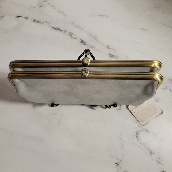 NWT HOBO LE Lauren Wallet/Clutch Silver Metallic Leather - Picture 2 of 10
